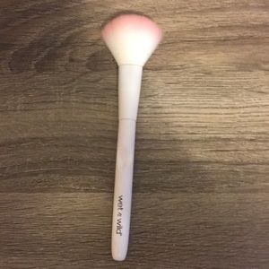 Makeup brush